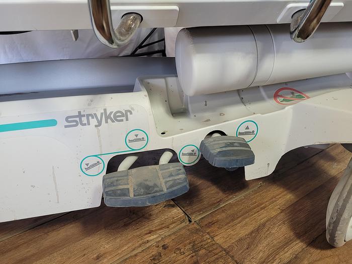 Used PATIENT TRANSPORT STRETCHER STRYKER 1007 GLIDEAWAY 700 LB CAPACITY WITH PRESSURE REDISTRIBUTION MATTRESS !