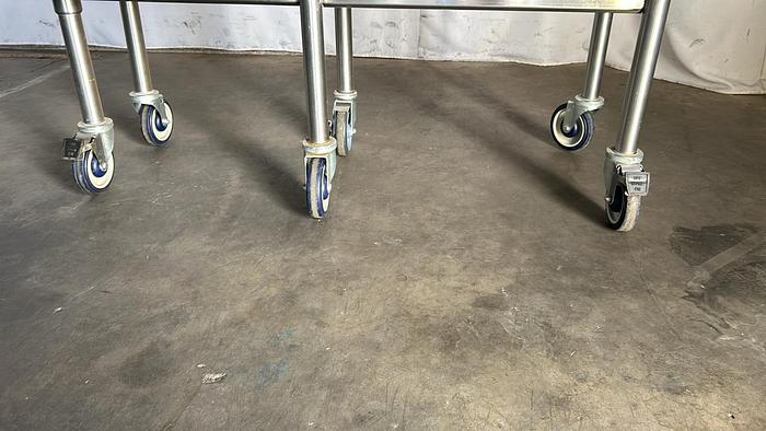 Used STANLESS STEEL EQUIPMENT STAND !