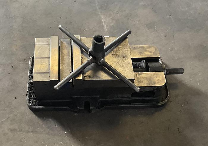 Used MILLING MACHINE VISE