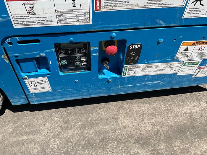 Used BLUE SCISSOR LIFT, GENIE / GS-1930