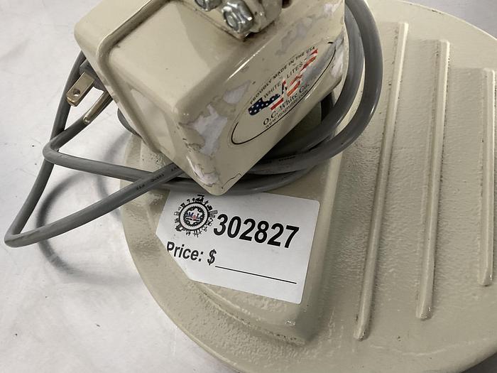 Used MAGNIFYING LAMP