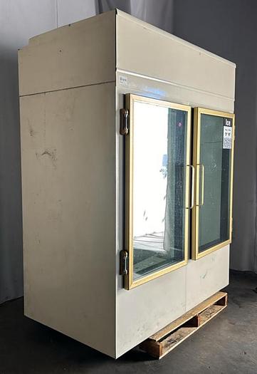 Used INDOOR GLASS DOOR BAGGED ICE MERCHINDISER ./