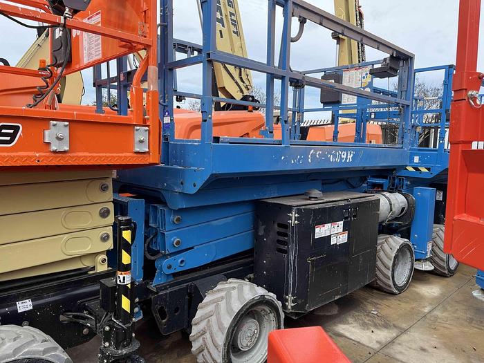 Used Scissor Lift-26' 4Wd Engine