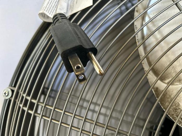 Used HIGH VELOCITY FLOOR FAN 20-IN 3-SPEED INDOR.