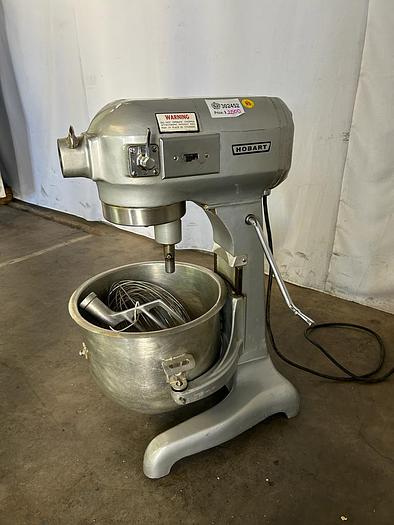 Used HOBART 20QT MIXER WITH ATTACHMENTS ./