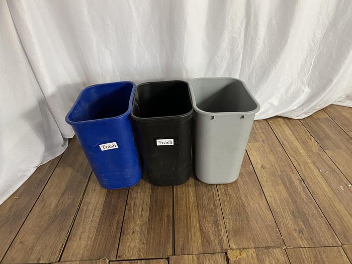 Used 7 GAL. RECTANGULAR PLASTIC WASTEBASKET