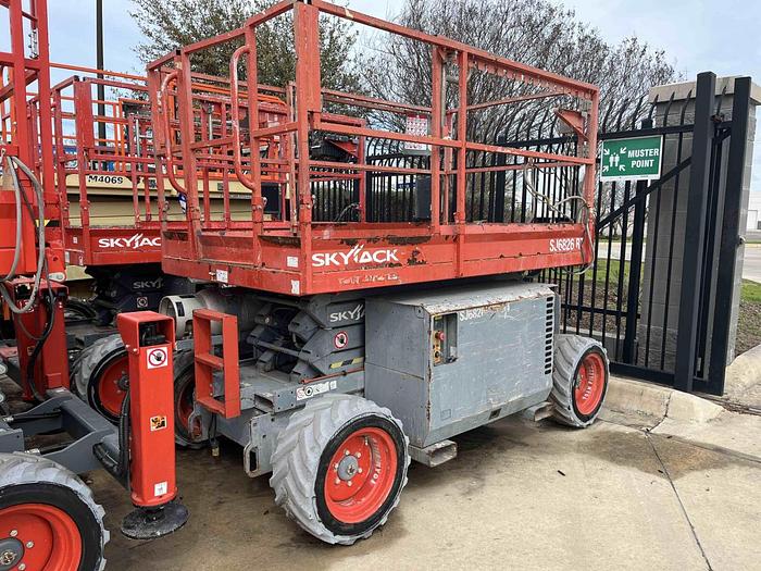 Used Scissor Lift-26' 4Wd Engine