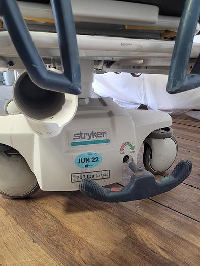 Used PATIENT TRANSPORT STRETCHER STRYKER 1007 GLIDEAWAY 700 LB CAPACITY WITH PRESSURE REDISTRIBUTION MATTRESS !