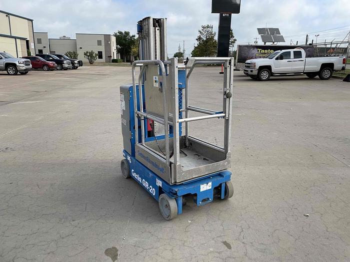 Used Manlift-20' Self Prop Electric