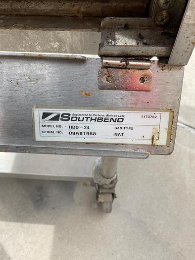 Used COUNTERTOP SOUTHBEND 4 BURNER RANGE-HDO ./