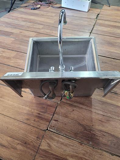 Used STAINLESS STEEL HAND SINK