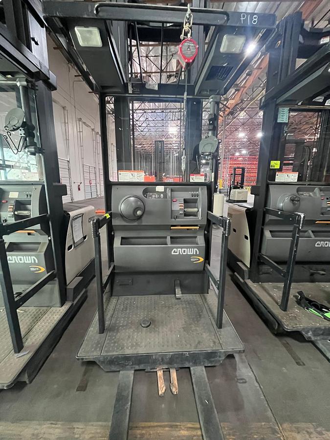 Used CROWN SP3400SERIES PICKER