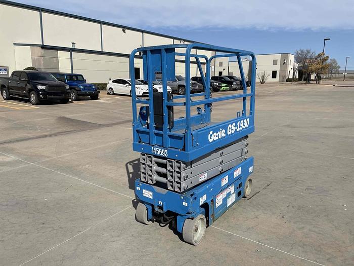 Used Scissor Lift-19' 2Wd Electric