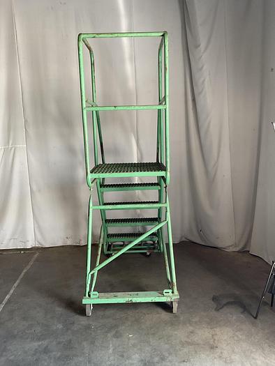 Used GREEN LADDER MODEL 26H5-24SDSG