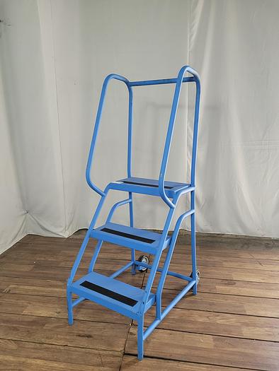 Used 3 STEP LADDER TWO CASTERS !