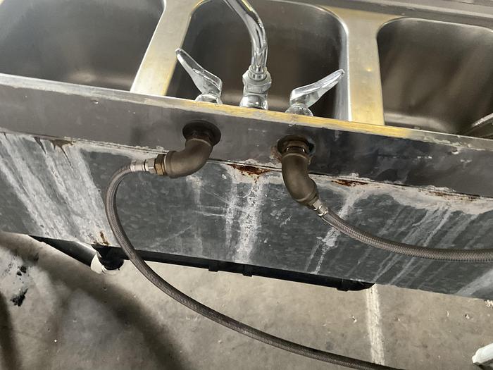 Used 5FT 3 COMPARMENT COMMERCIAL STAINLESS STEEL SINK WITH DRYBOARD