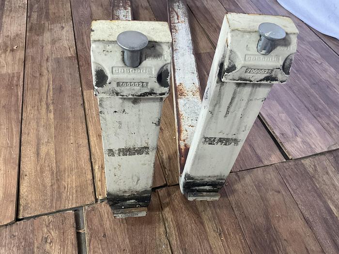 Used HEAVY DUTY FORKLIFT FORKS !