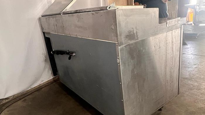 Used REFRIGERATED SANDWICH PREP TABLE (NEEDS SPECS FRO THE TAG)./