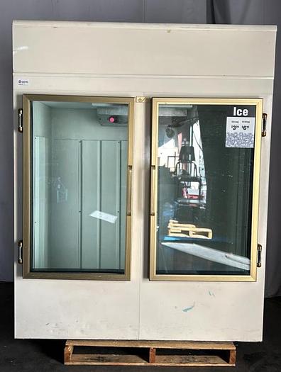 Used INDOOR GLASS DOOR BAGGED ICE MERCHINDISER ./