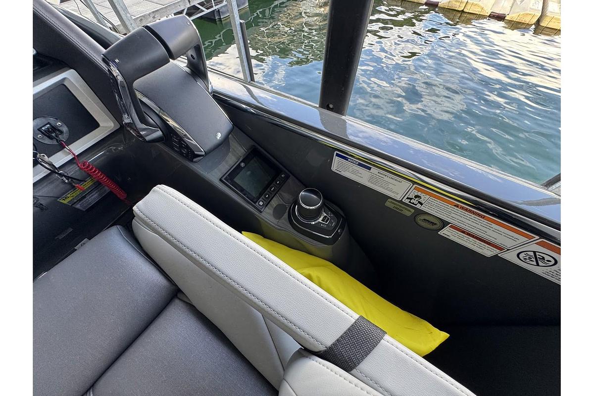 2024 Manitou XT 27 Split Rear Windshield (Srw)