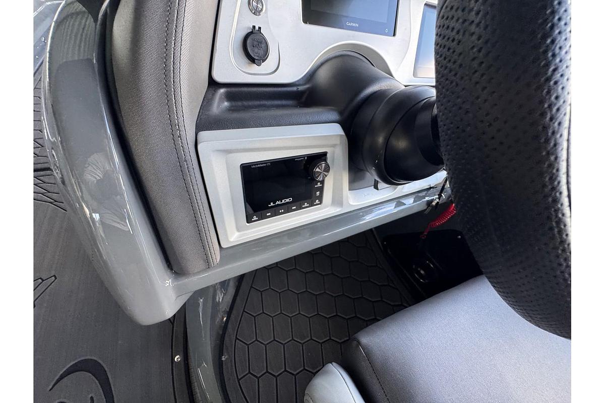 2024 Manitou XT 27 Split Rear Windshield (Srw)