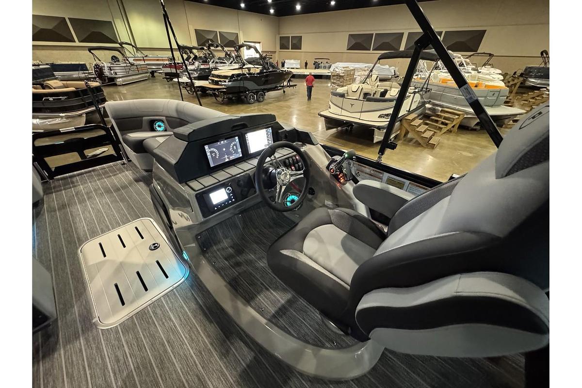 2025 Premier Solaris Rear Social