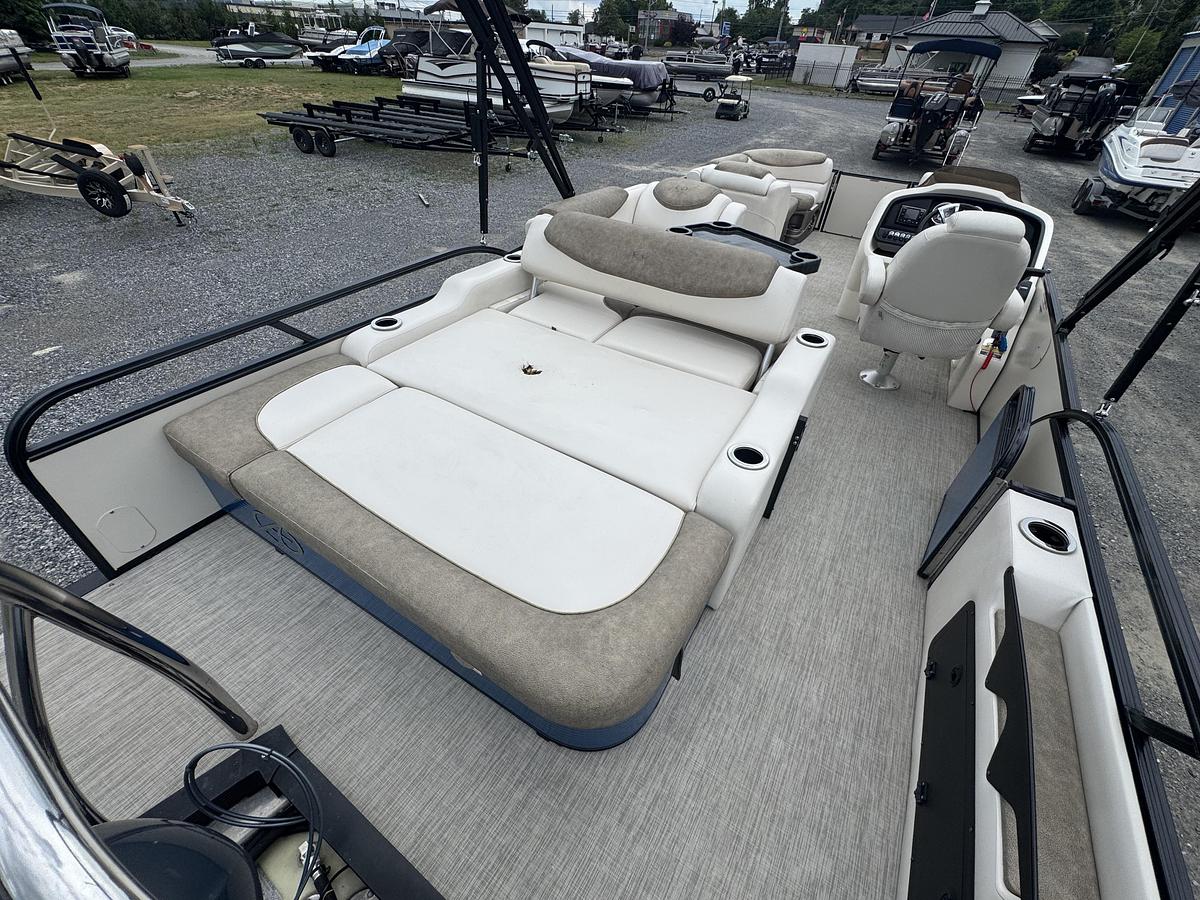 2019 Avalon Catalina 2385 VRB Avalon Catalina 2385 VRB