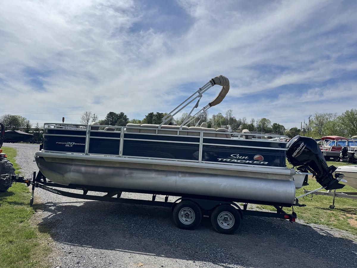 Used Sun Tracker 20 DLX Fishing Barge