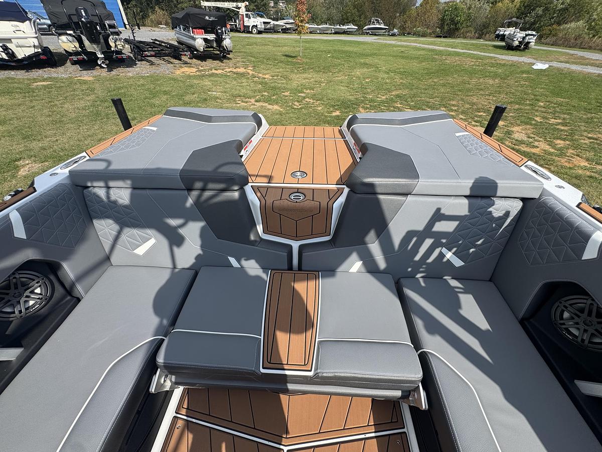 2027 Nautique Super Air GS22