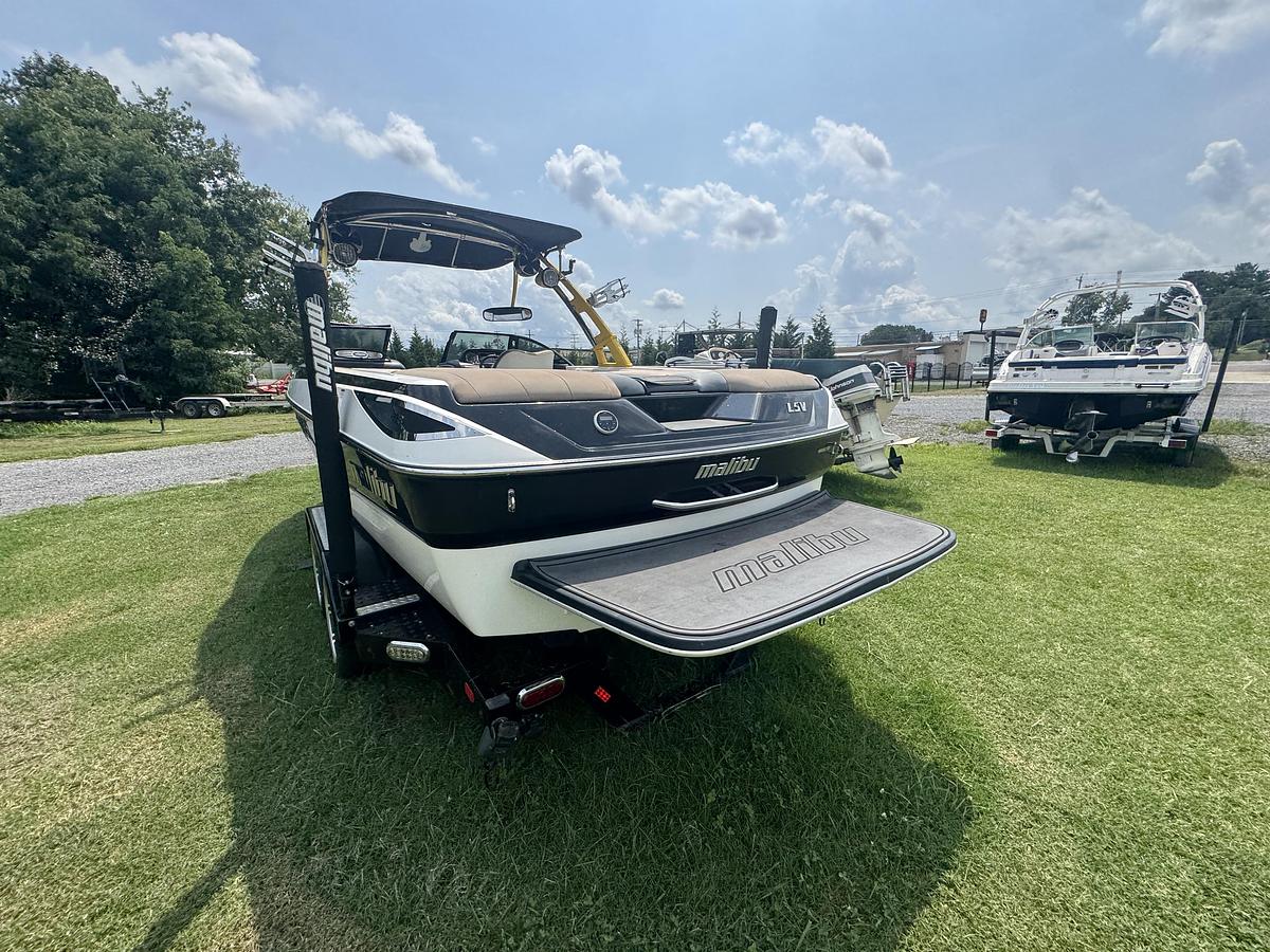 Used 2012 Malibu Wakesetter LSV