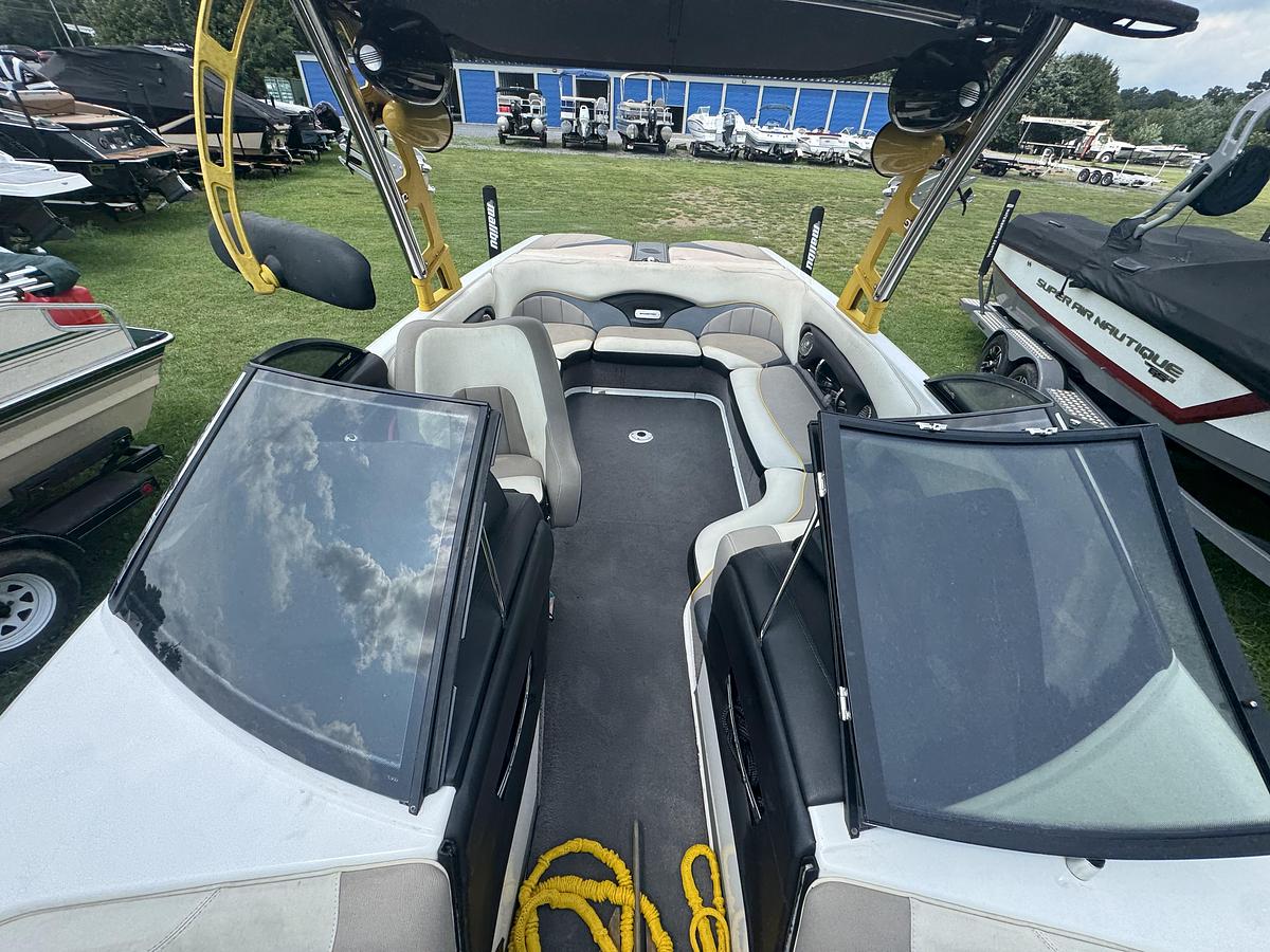 Used 2012 Malibu Wakesetter LSV
