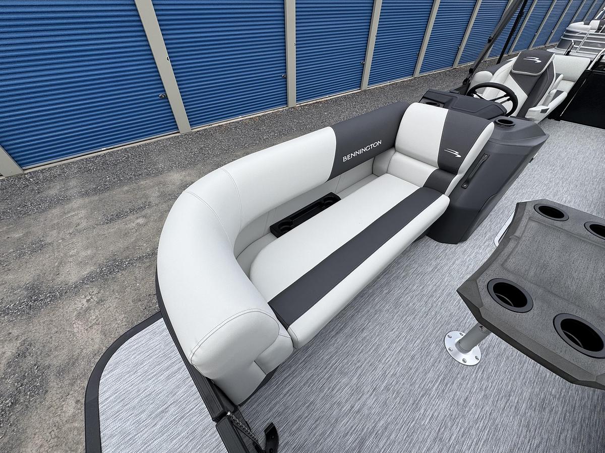 2026 Bennington 22 SSR-Tritoon