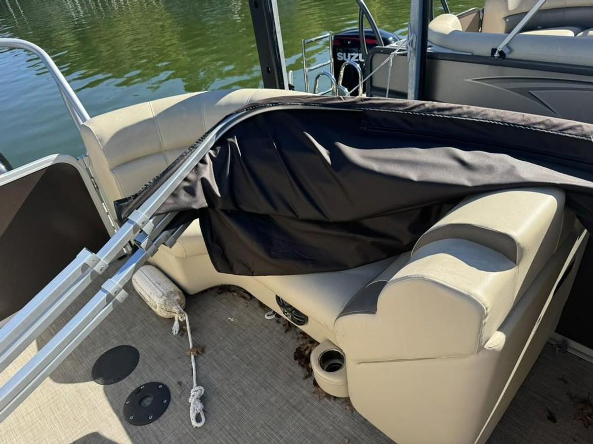 Used 2022 Premier Sunspree RF 230 CL