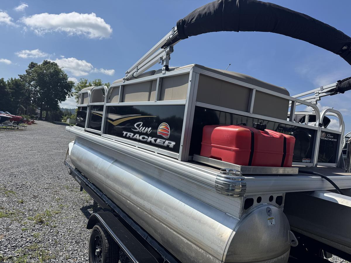 Used 2024 Sun Tracker Party Barge 16 DLX