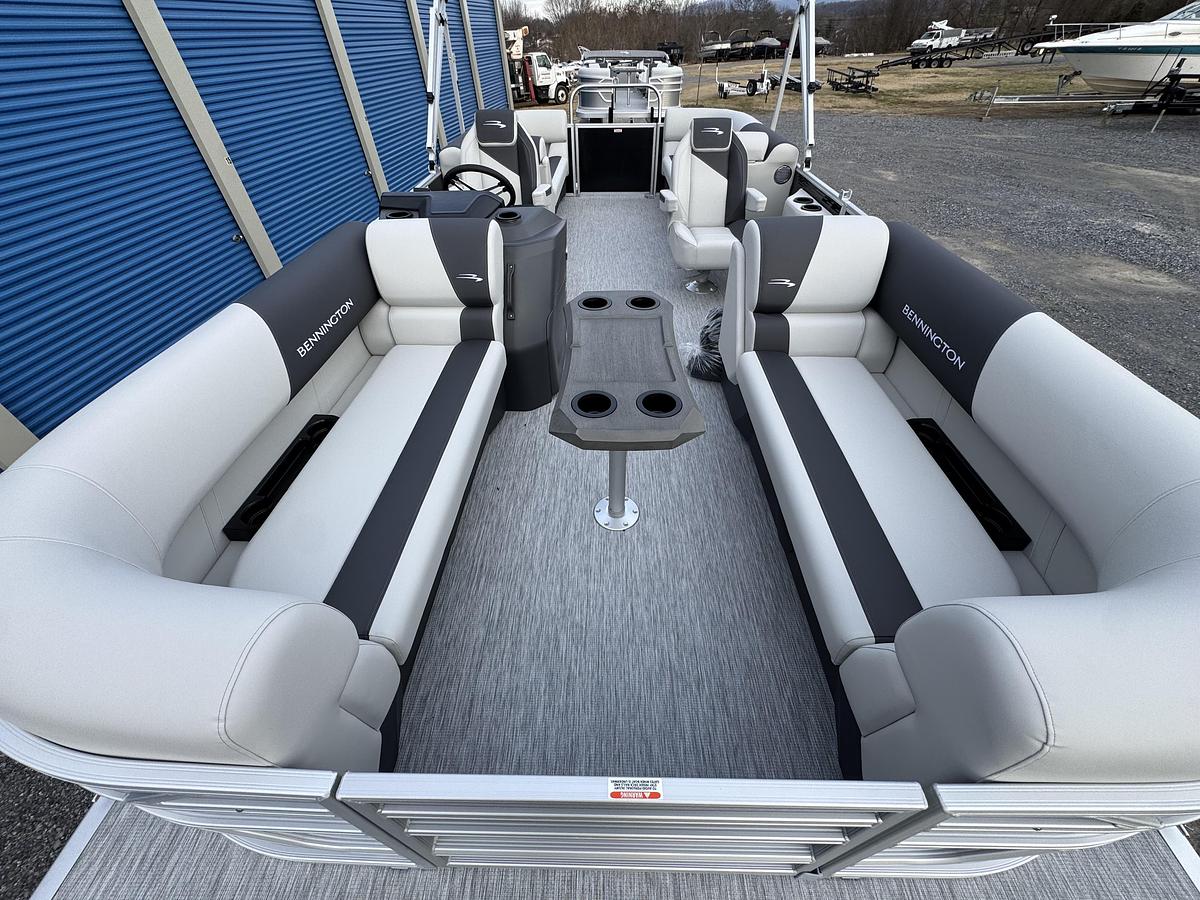 2026 Bennington 22 SSR-Tritoon