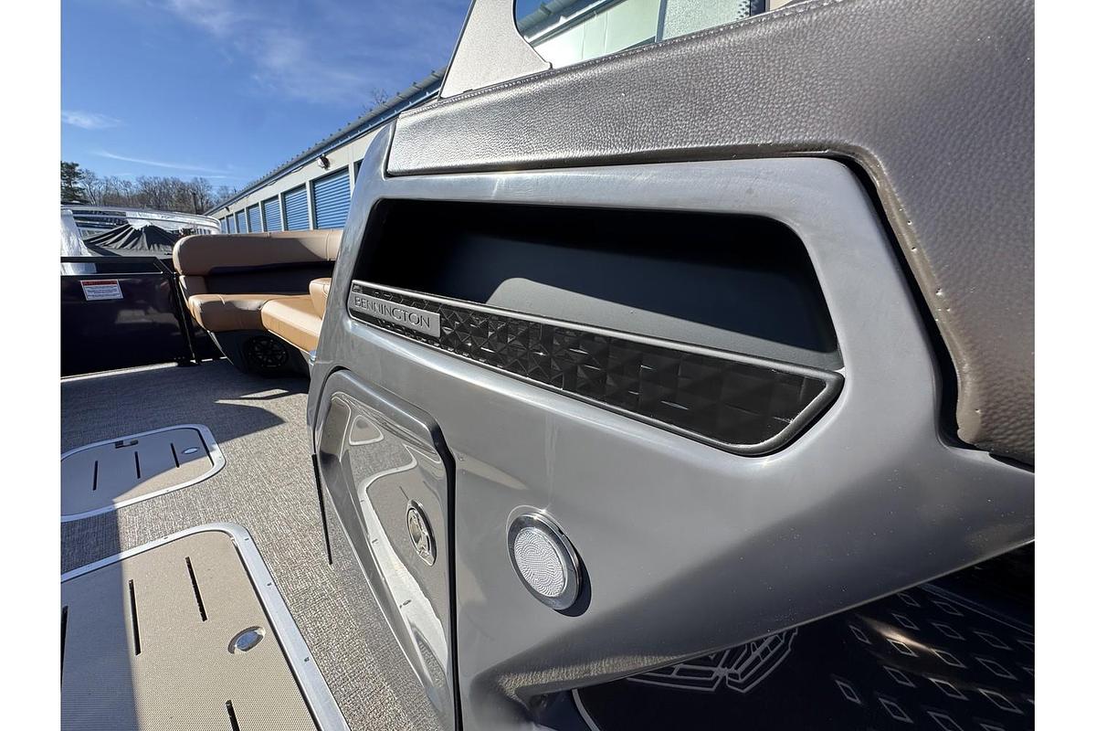 2025 Bennington 24 M Swingback