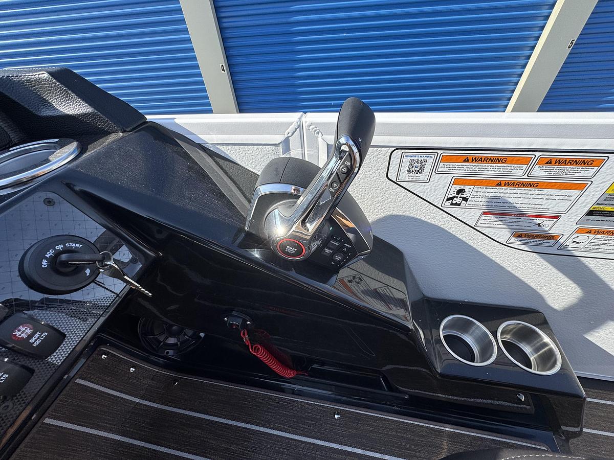 2026 Premier 230 Solaris RL