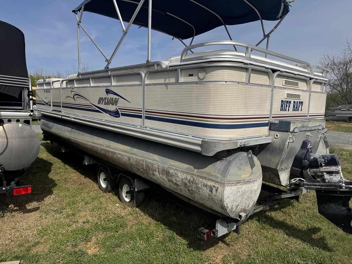 Used 2001 Sylvan Capri 8526