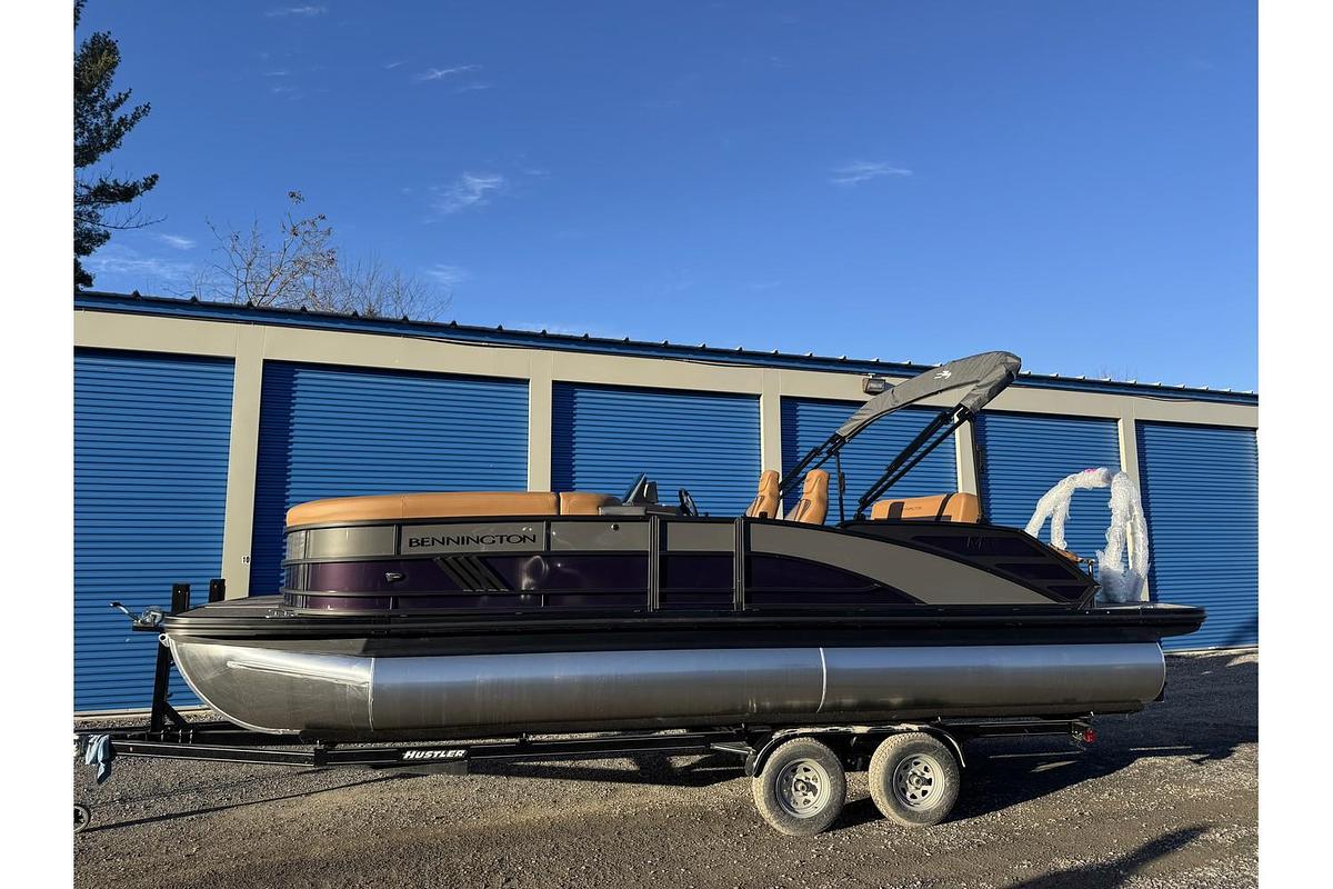 2025 Bennington 24 M Swingback