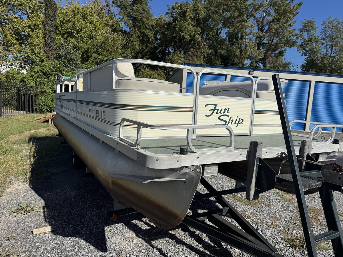 Used 1998 Grumman (Lowe) Fun Ship