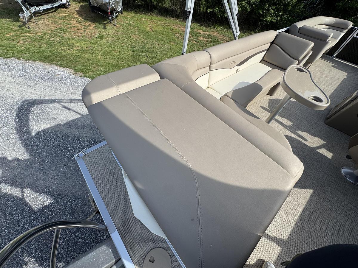 2019 Bennington 22 SL