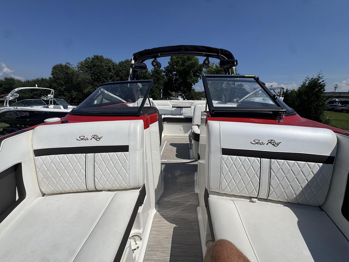 Used 2017 Sea Ray 230 SLX W