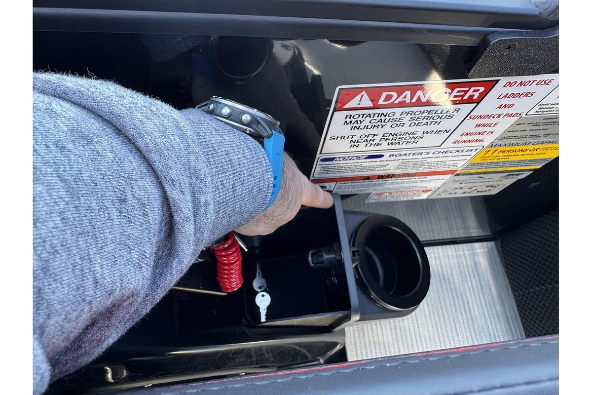 2025 Bennington 24 MFB