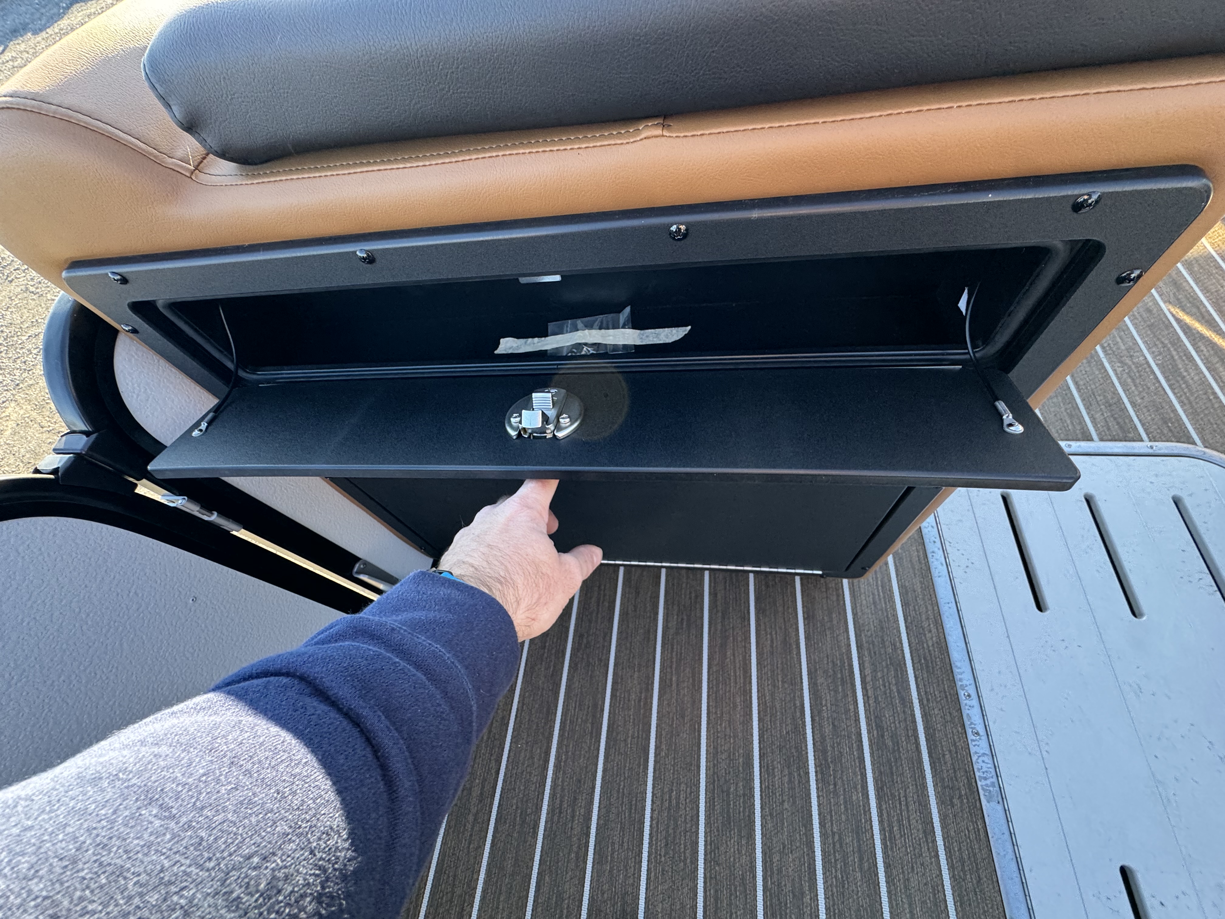 2026 Premier 230 SunSation RS (Rear Social)