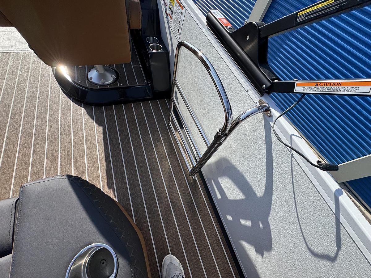 2026 Premier 230 Solaris RL