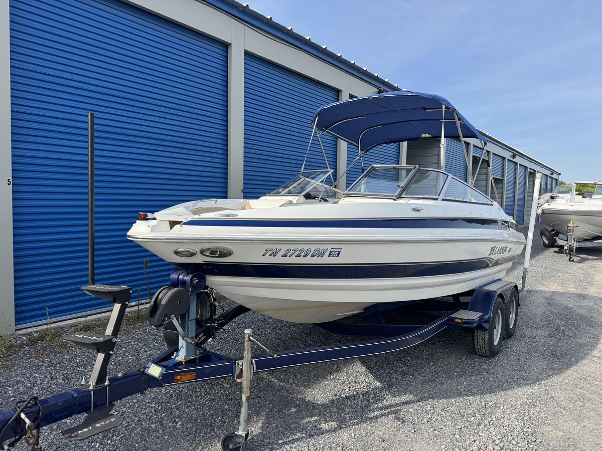 Used 2005 Larson LXI 208
