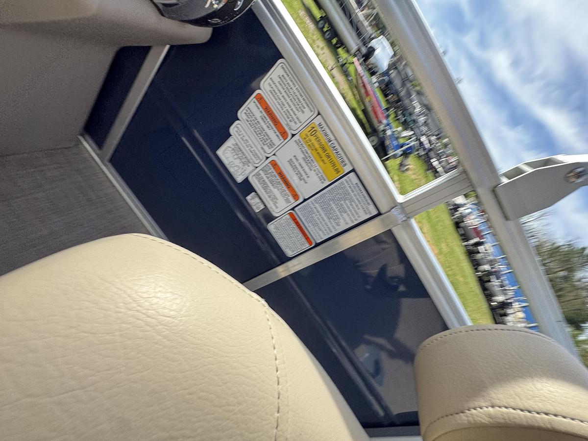 Used Sun Tracker 20 DLX Fishing Barge