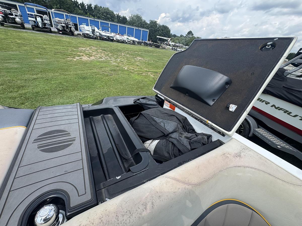 Used 2012 Malibu Wakesetter LSV