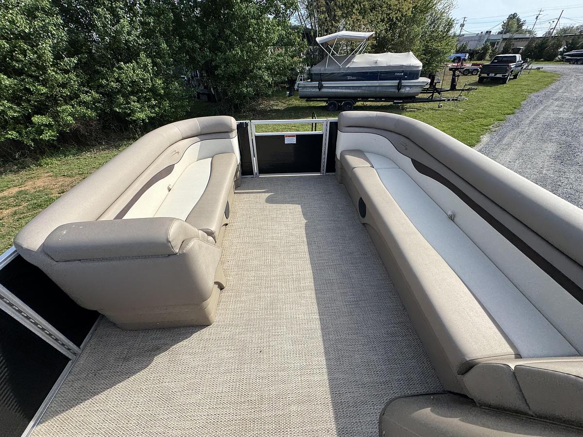 2019 Bennington 22 SL