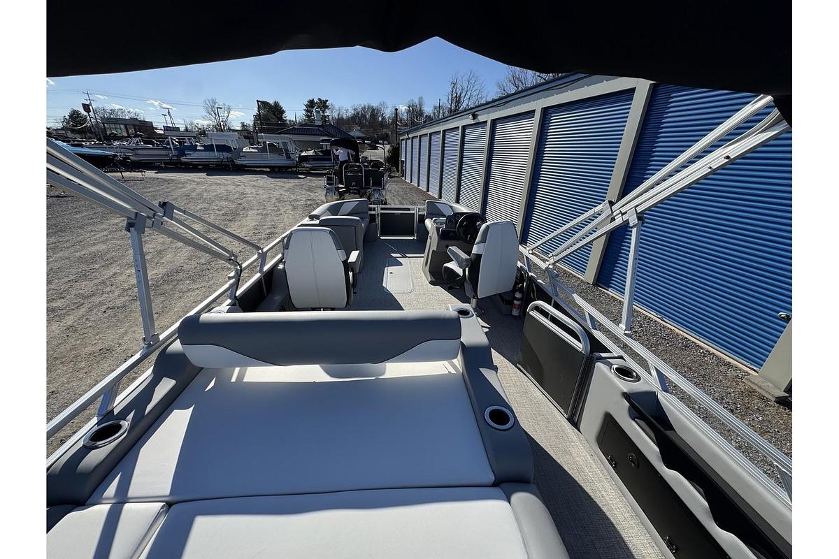 2025 Avalon Venter 85 Versatile Rear Bench